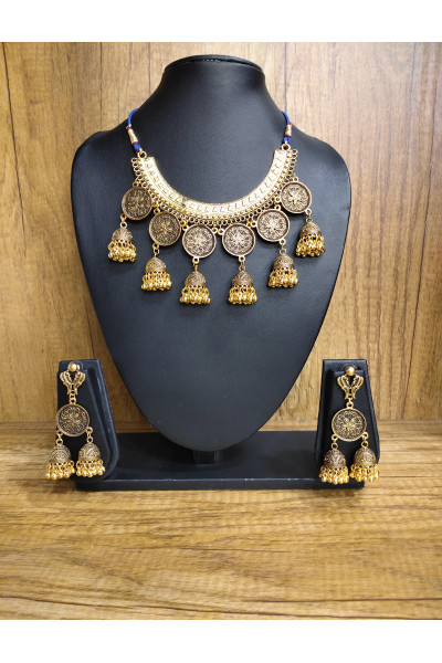 Golden Hasuli And Charms Combine Fancy Choker Necklace With Beautiful Earrings (KR448)