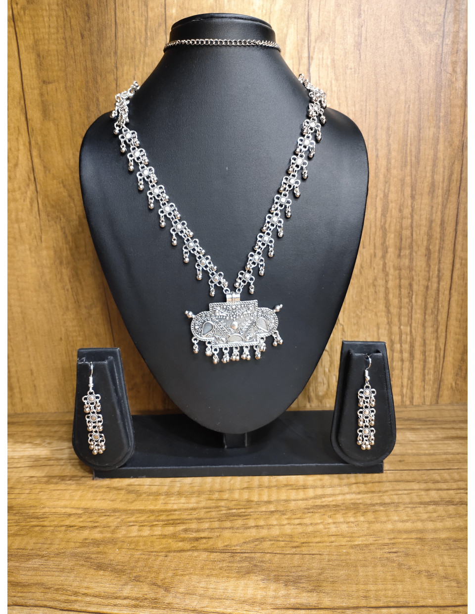 Silver Charms And Pendant Combine Jewellery With Nice Earrings (KR418) Silver Charms And Pendant Combine Jewellery With Nice Earrings (KR418)