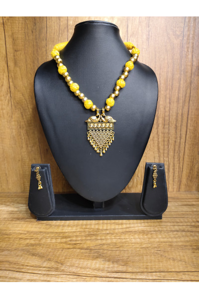 Cotton Ball And Golden Ball Combine Fancy Handmade Jewellery Set With Golden Pendant (KR425)