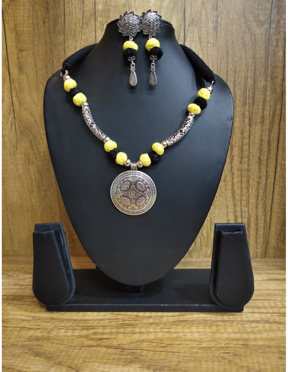 Cotton Balls With Silver Oxydize Charms And Pendant Combine Handcrafted Jewellery (RAI10082) Cotton Balls With Silver Oxydize Charms And Pendant Combine Handcrafted Jewellery (RAI10082)