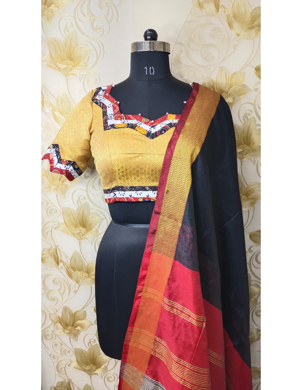 Golden Brocade Designer Blouse (KRBL754) Golden Brocade Designer Blouse (KRBL754)