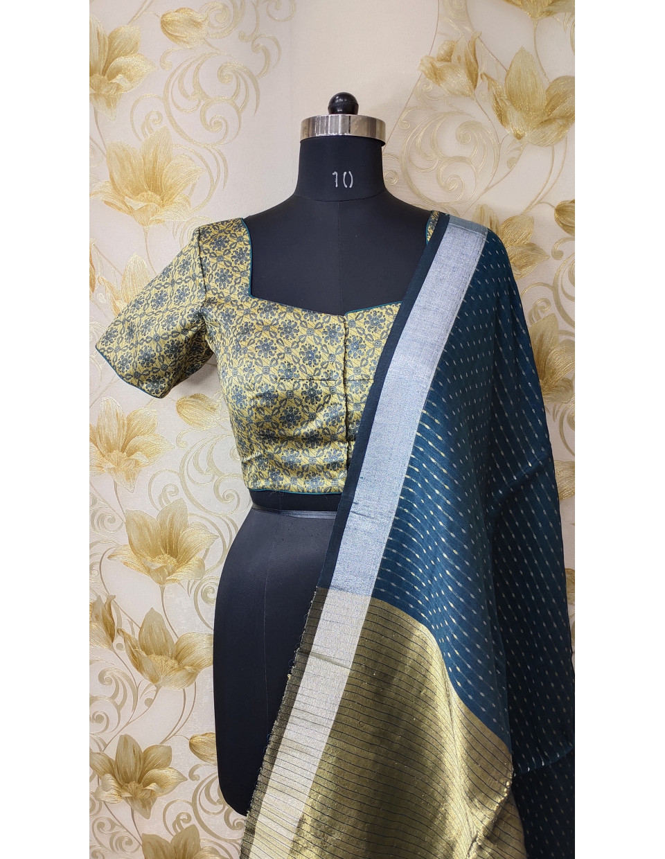 All Over Self Weaving Butta Worked Designer Blouse (KRBL764) All Over Self Weaving Butta Worked Designer Blouse (KRBL764)